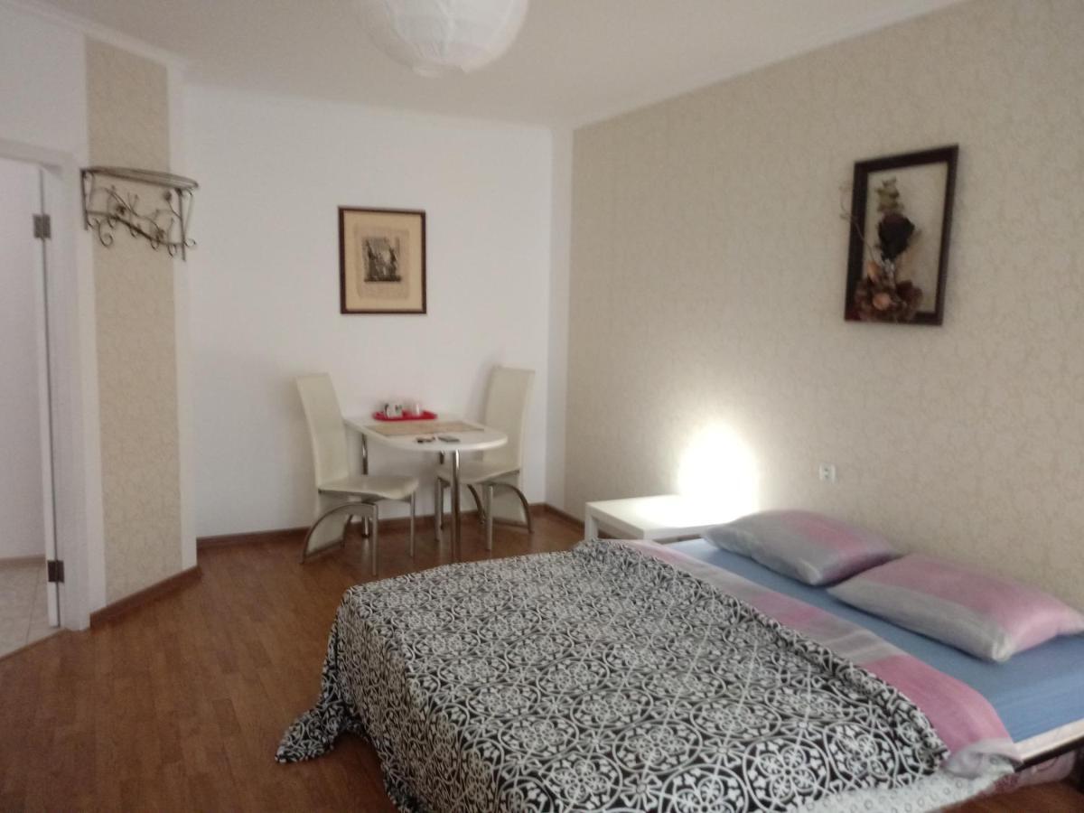 Apartment On Akademika Sakharova Ivano-Frankivsk Exteriör bild